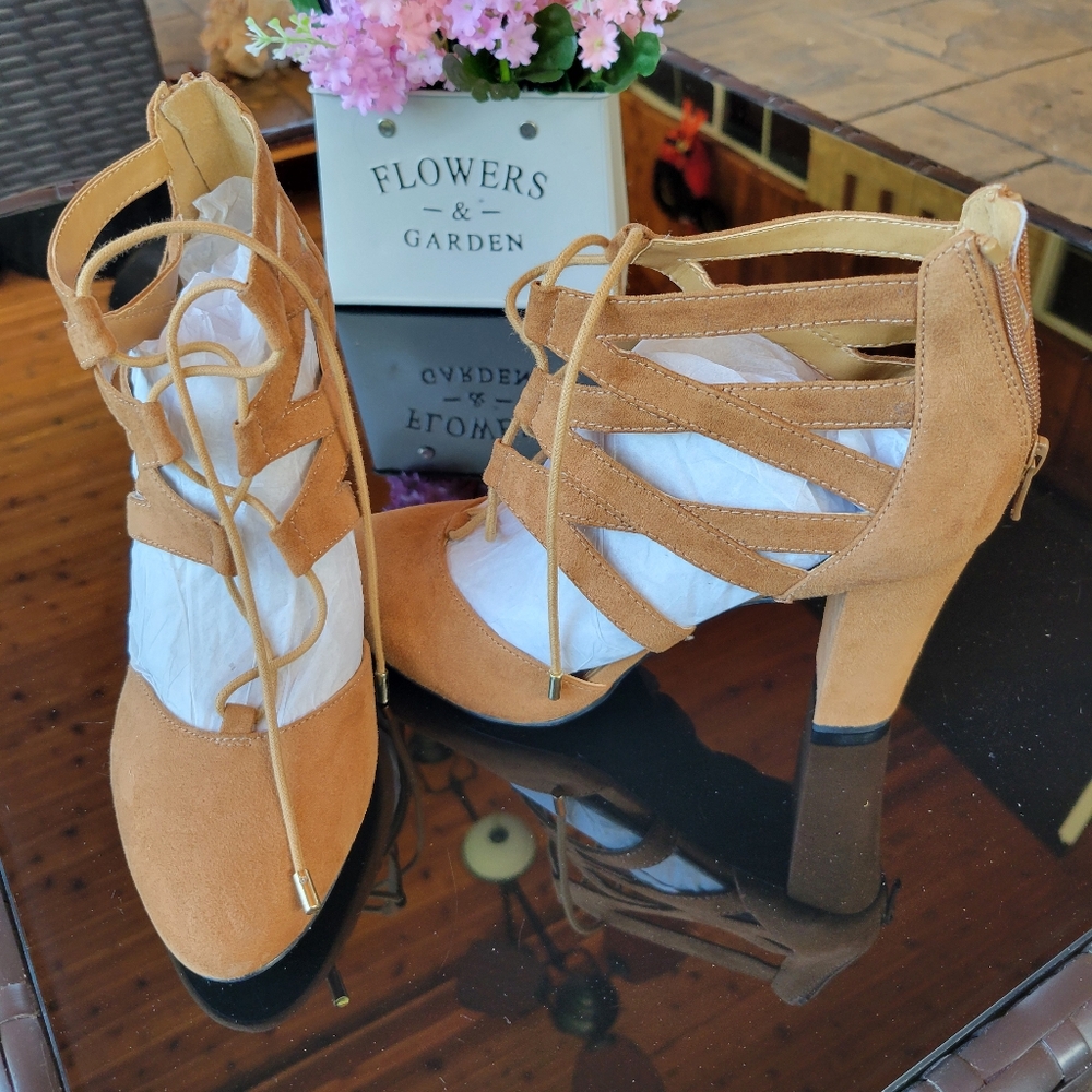 14th and Union Brown Suede Lace up Heels Women's sz 8.5